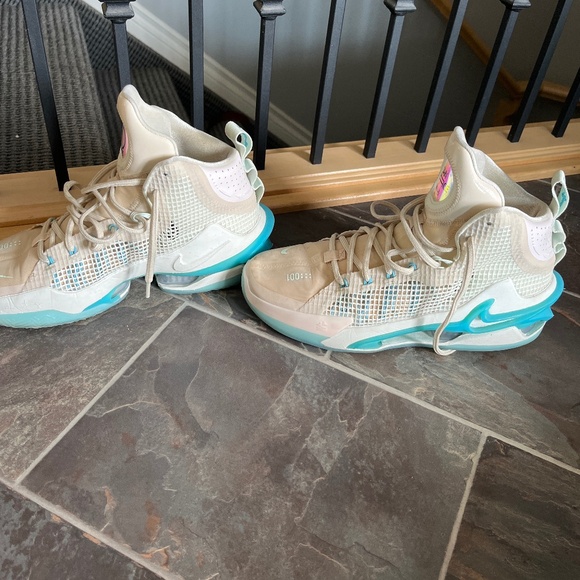 Nike own space shoes - Picture 3 of 3